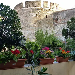 fridas-house-in-old-town.hotels-of-thessaloniki.com/